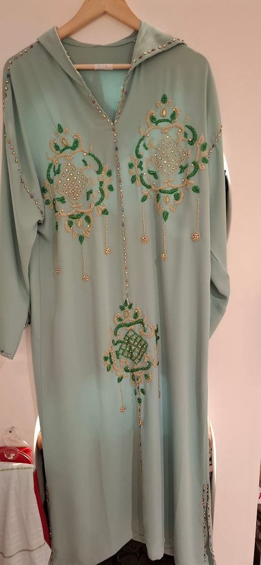Groene jeleba met steentjes